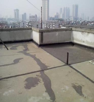 唐县漏水维修 楼顶漏水是什么原因，楼顶漏水维修方法是什么?
